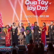 Trường Giang khiến khán giả khóc, cười với “Qua Tây lấy dzợ”