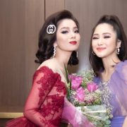 Hương Tràm lái xe 3 tiếng trong giá rét tìm mua hoa tặng Lệ Quyên