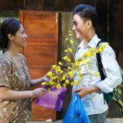 Hồ Lệ Thu chia sẻ về vai diễn già nua trong phim “Má ơi con đã về”