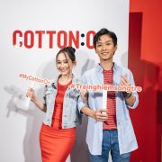 Cặp đôi “mắt biếc” Trần Nghĩa – Trúc Anh tái hợp tại sự kiện khai trương cửa hàng Cotton On