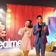 Isaac – Amee rủ nhau cosplay hàng loạt “hot trend” năm vừa qua