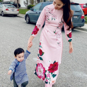 Phạm Hương và con trai diện áo dài bên xe sang