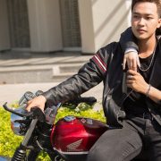 Cherie khác lạ với hình ảnh cool ngầu bụi bặm trong ca khúc mới