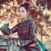 Hoa hậu Tô Diệp Hà diện áo dài trong bộ ảnh mới