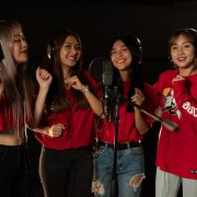 Cộng đồng mạng dậy sóng vì MV cổ vũ chống Covid của 20 sao Việt