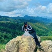Hoa hậu Hằng Nguyễn thích thú chinh phục cung đường Tà Năng – Phan Dũng