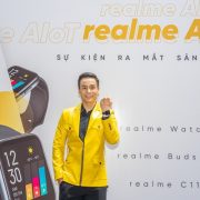 Nam vương Cao Xuân Tài làm MC cầm trịch họp báo Realme C11