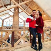 Vợ chồng Jennifer Phạm ngọt ngào ở Đà Lạt