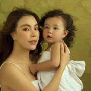 Trà Ngọc Hằng chụp bộ ảnh mẹ con theo phong cách cổ điển