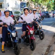 Chọn dòng xe máy điện thông minh giúp không khí phố thị trong lành?