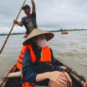 Chồng con mong Thủy Tiên nhanh về