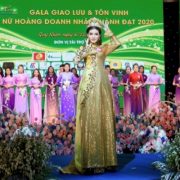 Á Hoàng Trà My đấu giá áo dài trong BST Cúc Họa Mi gây quỹ giúp miền Trung
