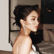 Mẫu tây Alexandra Matheson khoe vẻ đẹp ngọt ngào