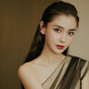2 mỹ nhân Hàn ‘đụng hàng’ Angelababy
