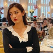 Huyền My choáng với thực đơn hải sản ‘nhạy cảm’
