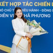 Nhã Phương lên chức phó chủ tịch