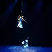 Thế giới nước – Show diễn đầu tiên sử dụng hiệu ứng hình ảnh 3D trên nhiều lớp màn sân khấu