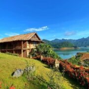 Có một Mai Châu thật “khác biệt” giữa lòng hồ Hòa Bình