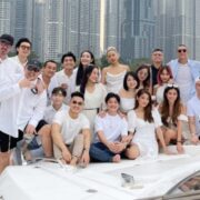 Tiệc du thuyền của Tiên Nguyễn và hội bạn Rich kids