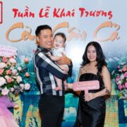 Diễn viên Quang Hòa lần đầu đưa vợ và con trai dự sự kiện