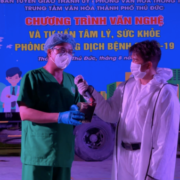 Đàm Vĩnh Hưng tặng 300 triệu và 1500 hộp cá đến y bác sĩ bệnh viện dã chiến Thủ Đức
