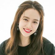 Song Ji Hyo tiết lộ quy trình chăm sóc ‘làn da không tuổi’