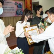 Lý Nhã Kỳ xúc động ca khúc mới về Covid-19 của danh ca Ngọc Sơn