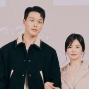 Song Hye Kyo bé nhỏ bên ‘người tình’ kém 11 tuổi