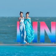 Nam Em – Lệ Nam lần đầu vừa song ca vừa catwalk