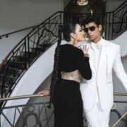 Hậu hủy lịch trình ở Cannes, Lý Nhã Kỳ tình tứ bên nam MC nổi tiếng