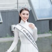 Hoa hậu Lý Kim Thảo về thăm quê