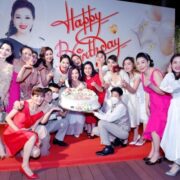 TS Nguyễn Thu Hương tổ chức sinh nhật với sự chúc mừng của các nữ lãnh đạo WLIN và người đẹp Việt
