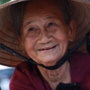 Phá kỷ lục doanh thu hơn 135 triệu đồng với “gánh bánh mì rẻ và ngon nhất thế giới”