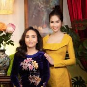 Netizen tấm tắc khen visual của mẹ “hoa hậu cải lương” NSƯT Như Huỳnh