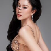 MC song ngữ Uyên Thảo tạo nên cơn sốt tại Miss Cosmo Vietnam 2025