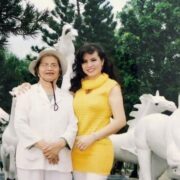 Mẹ – nơi con trở về giữa giông bão: Lời tri ân lặng lẽ từ Hoa hậu Kim Hồng