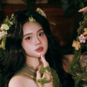 Trương Thúy Quỳnh gây chú ý với MV debut “Thiên kim”