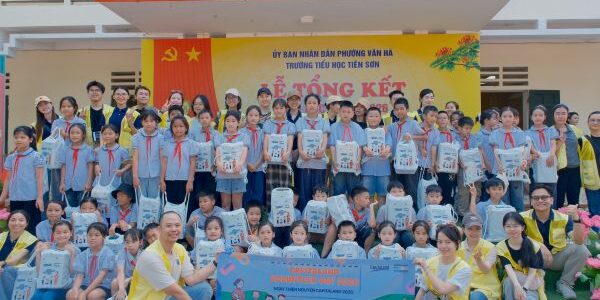 CapitaLand Development tặng dụng cụ học tập cho hơn 2.000 học sinh