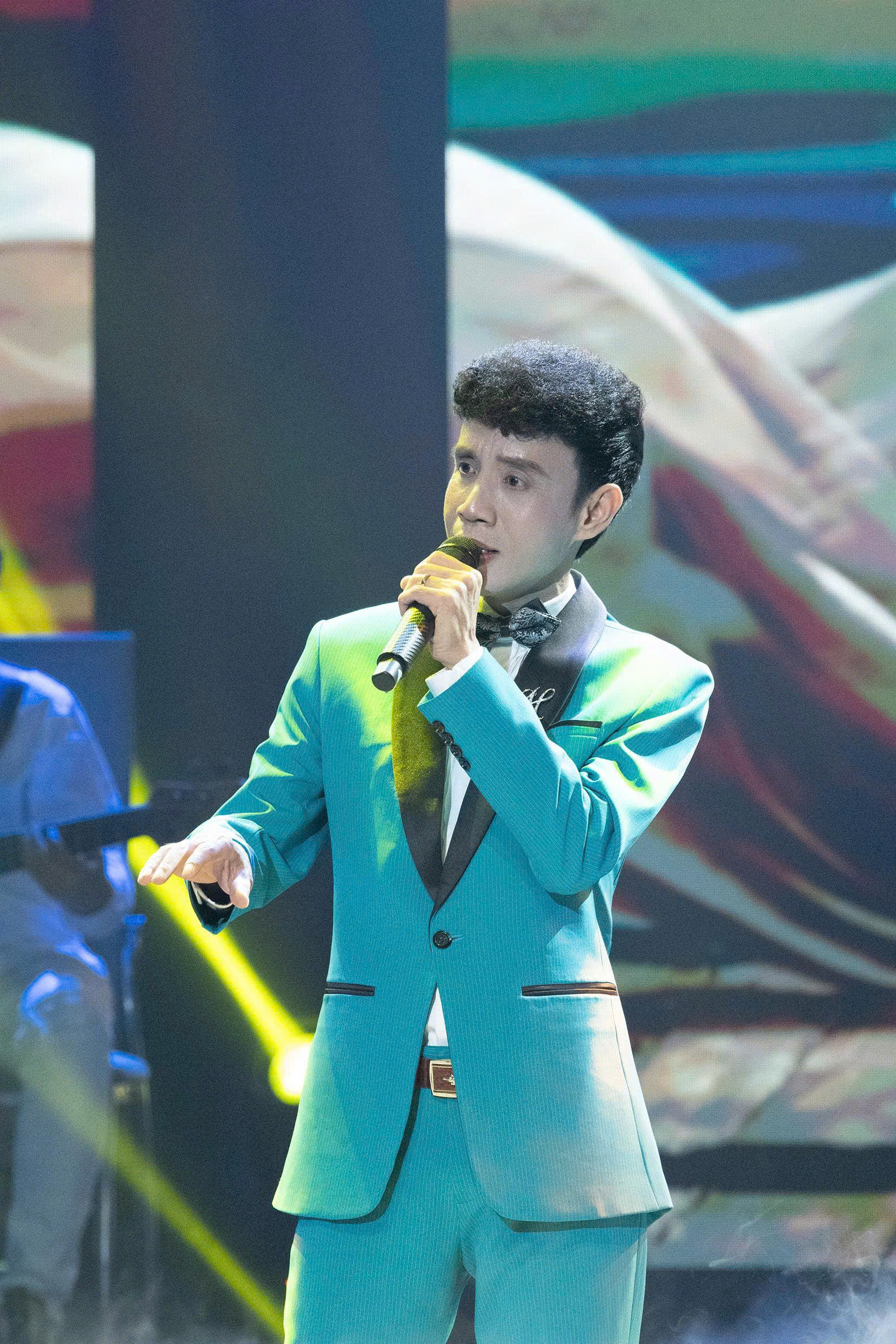 Phạm Công Hoàn đăng quang giải Quán quân dòng bolero trữ tình