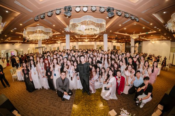 Blue Moon Party 2026: Khoảnh khắc tri ân và trưởng thành của sinh viên UEB