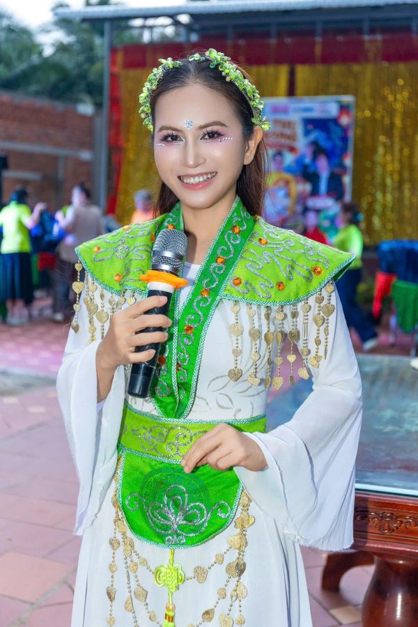 MC DV Quỳnh Lê: Khi yêu thương được đo bằng nụ cười trẻ thơ
